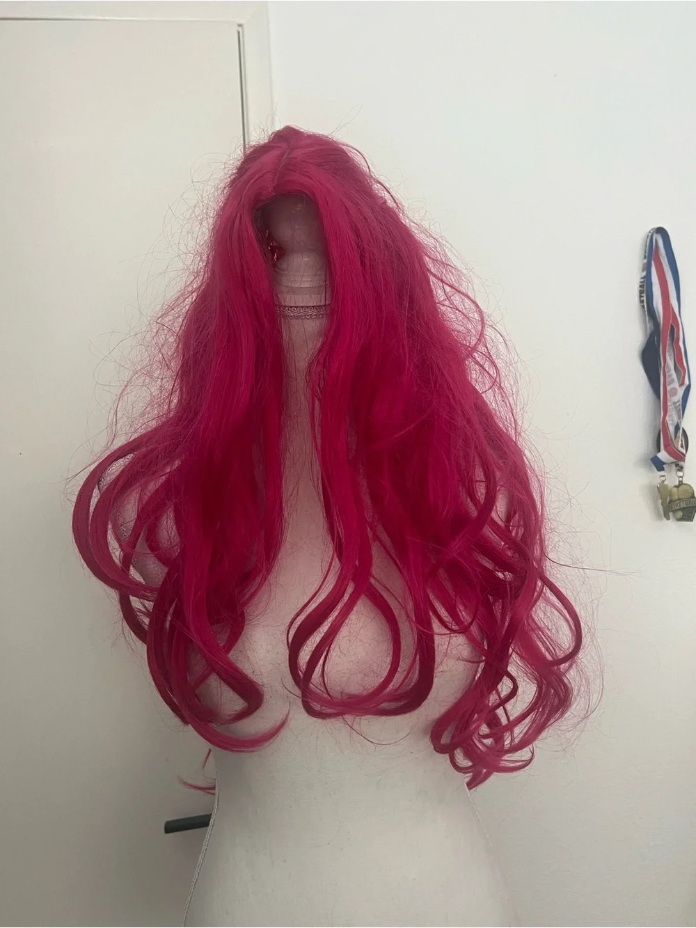 Mira KPop Demon Hunters Pink Wig – Long Wavy Costume Hair